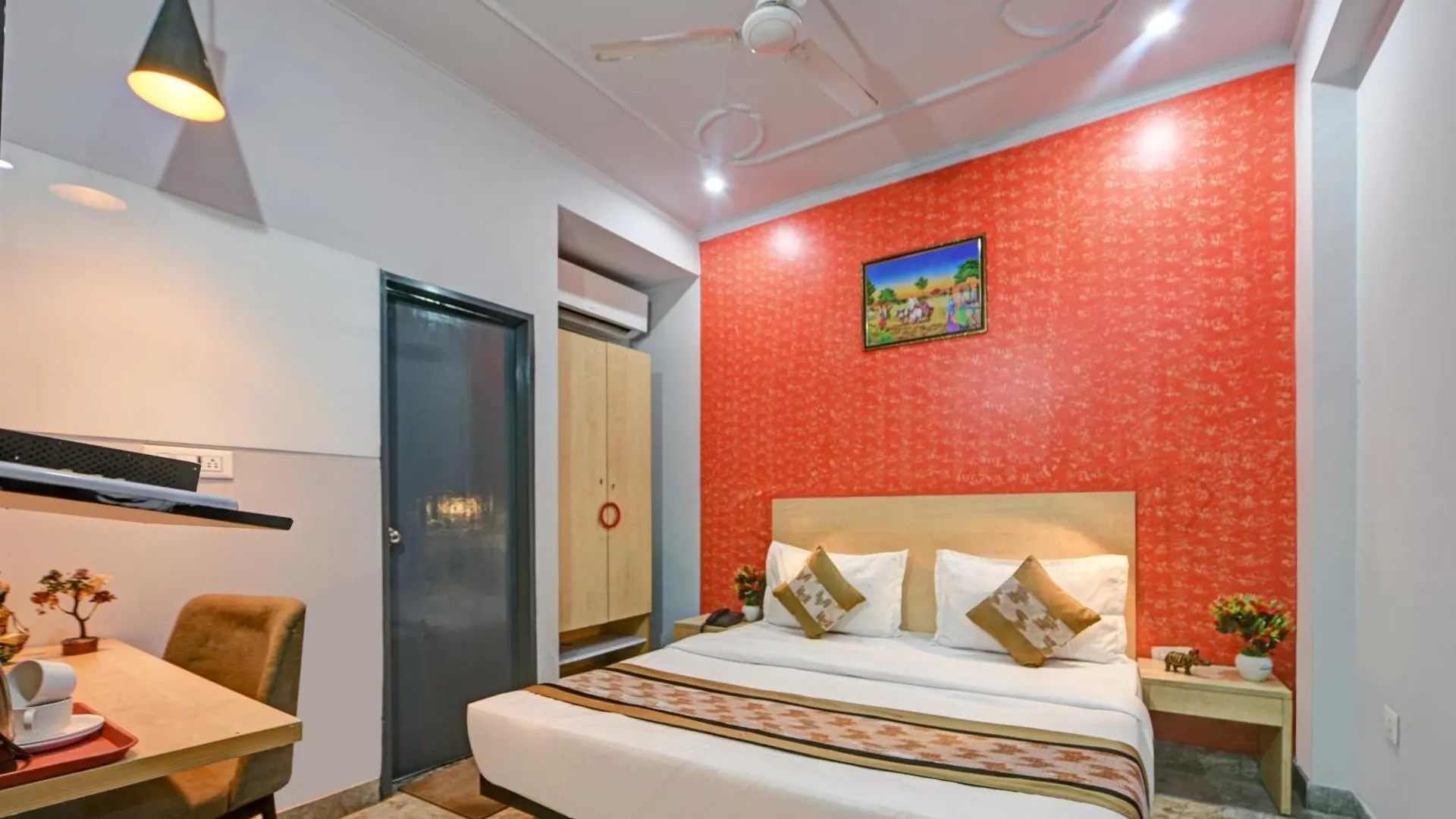 Royal Spark Inn1 - Medicity Gurugram, Near Medanta Hospital Гургаон Отель