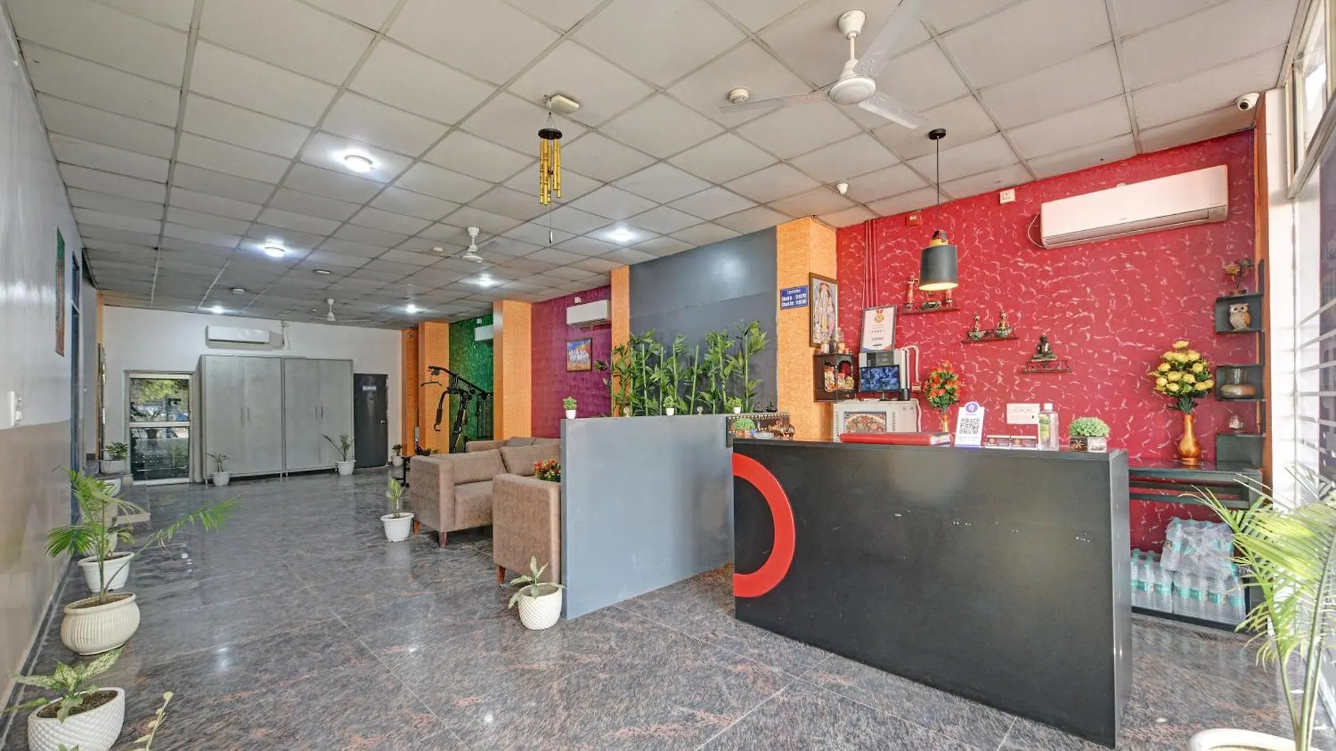 Отель Royal Spark Inn1 - Medicity Gurugram, Near Medanta Hospital Гургаон