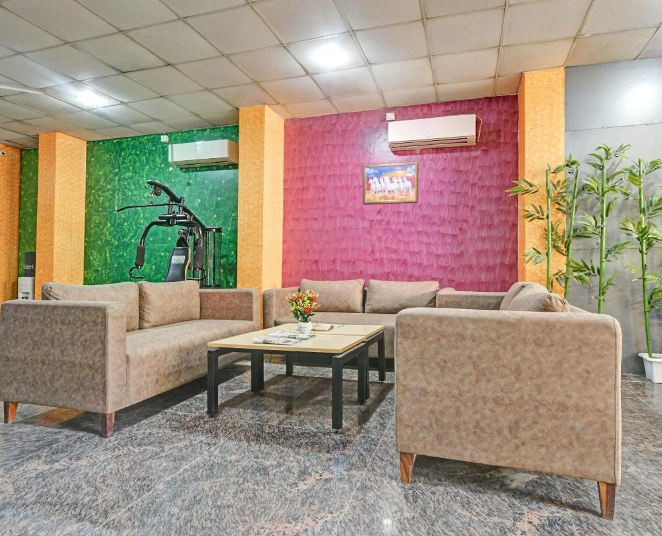 Royal Spark Inn1 - Medicity Gurugram, Near Medanta Hospital Гургаон 0*,