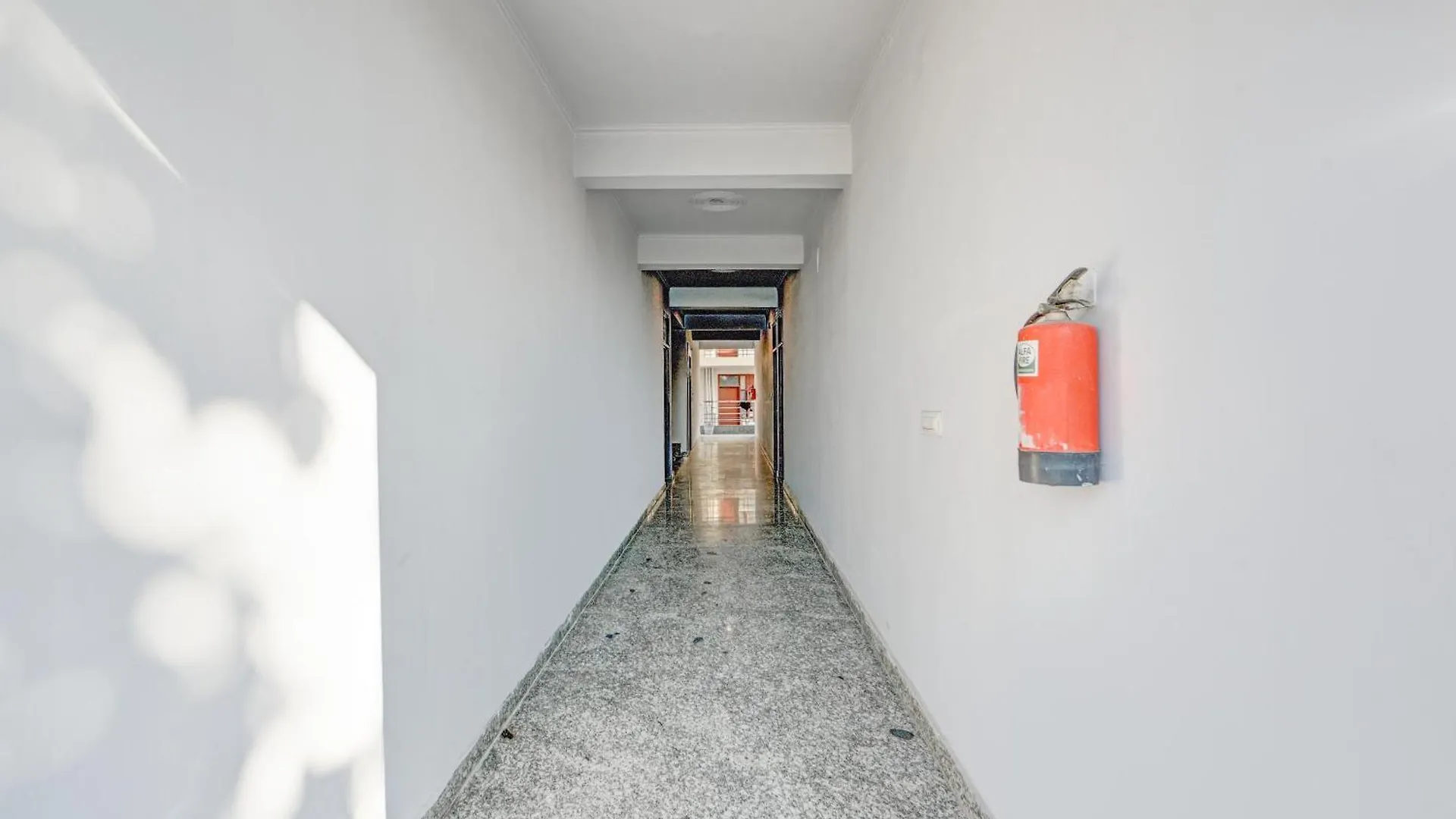 Отель Royal Spark Inn1 - Medicity Gurugram, Near Medanta Hospital Гургаон